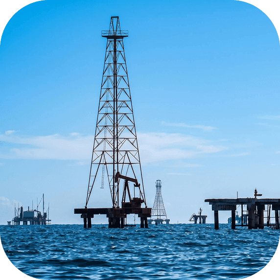 Torres petroleras sobre el agua